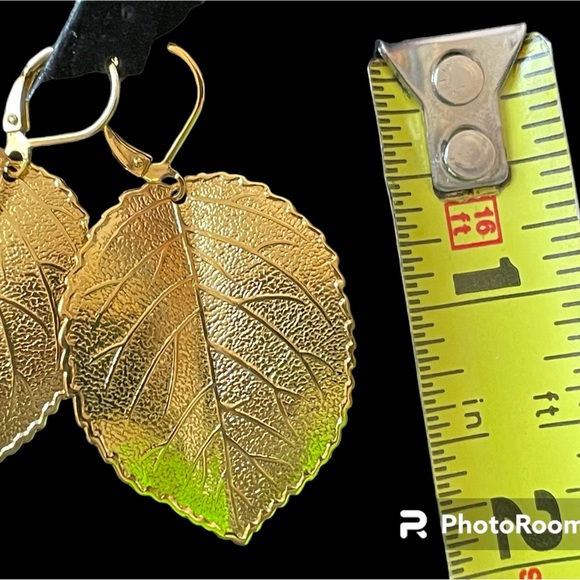 JOAN RIVERS LEAF EARRINGS - Picture 2 of 3